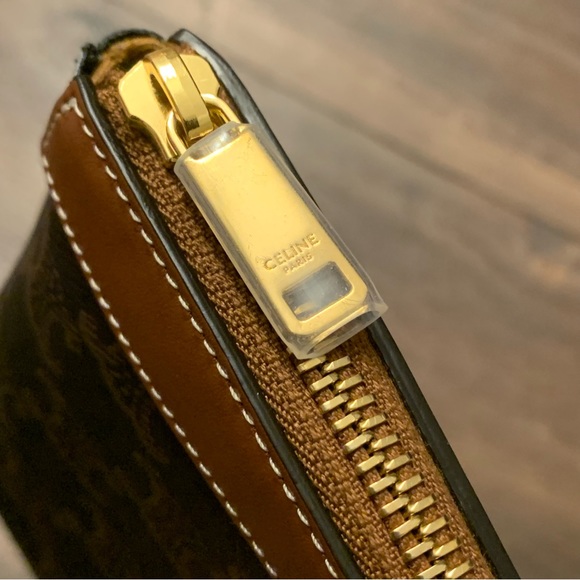 ❌SOLD❌ Celine Medium Zipped Cosmetic Pouch in Triomphe Canvas and Calfskin Tan - Picture 9 of 12